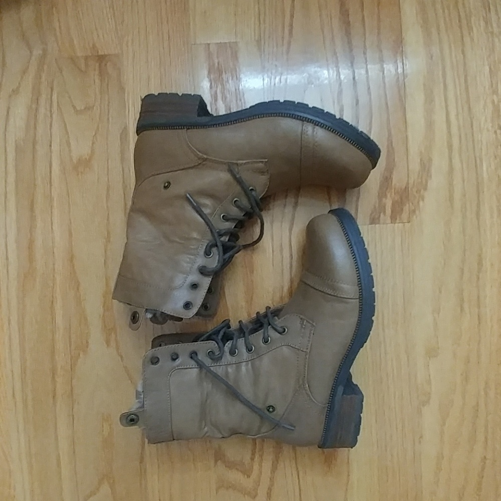 Combat boots